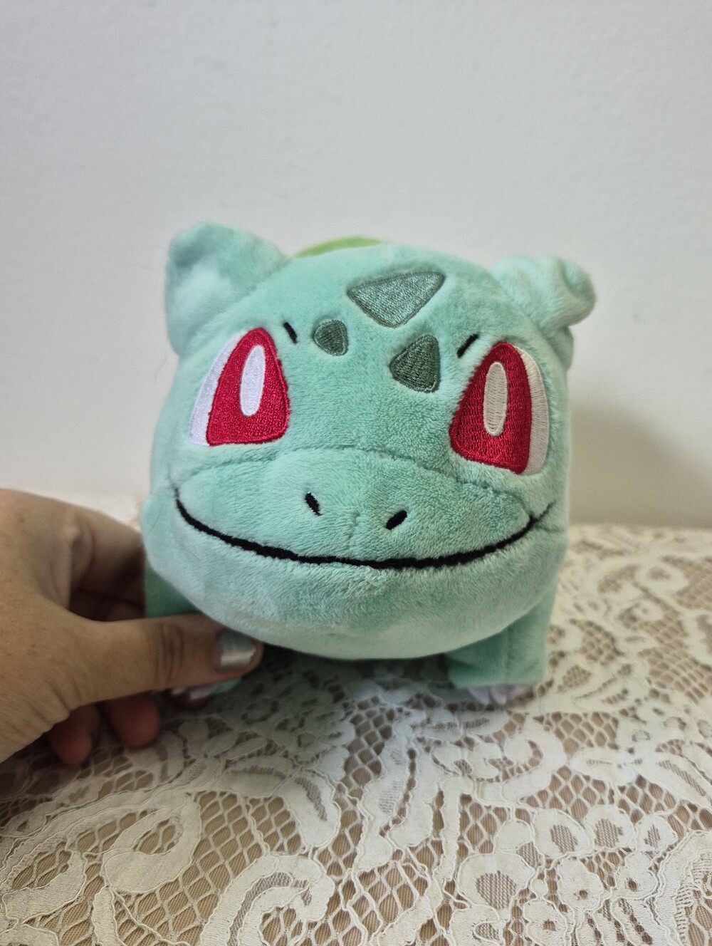 Bulbasaur Plush - Picture 4 of 7